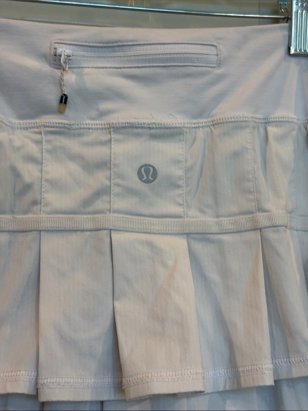 lululemon athletica pacesetter skirt White Size 6 Tiered Pleated Athletic Skirt - Picture 2 of 4